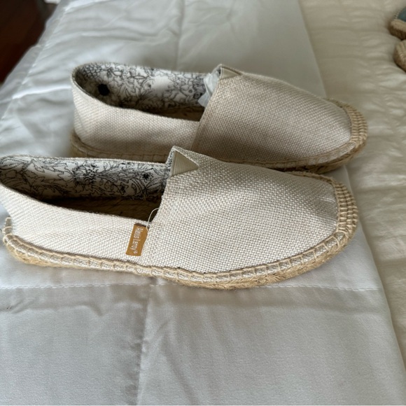 Alexis Leroy Espadrilles, Size 37, Cream, Canvas Upper, Rubber Bottom, NWOT - Picture 2 of 4